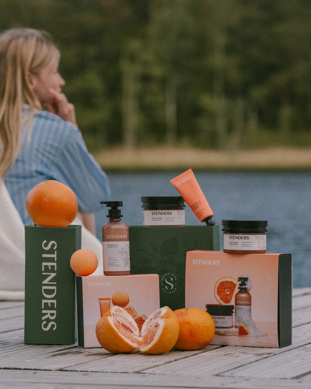 STENDERS Grapefruit collection by a lake at dusk